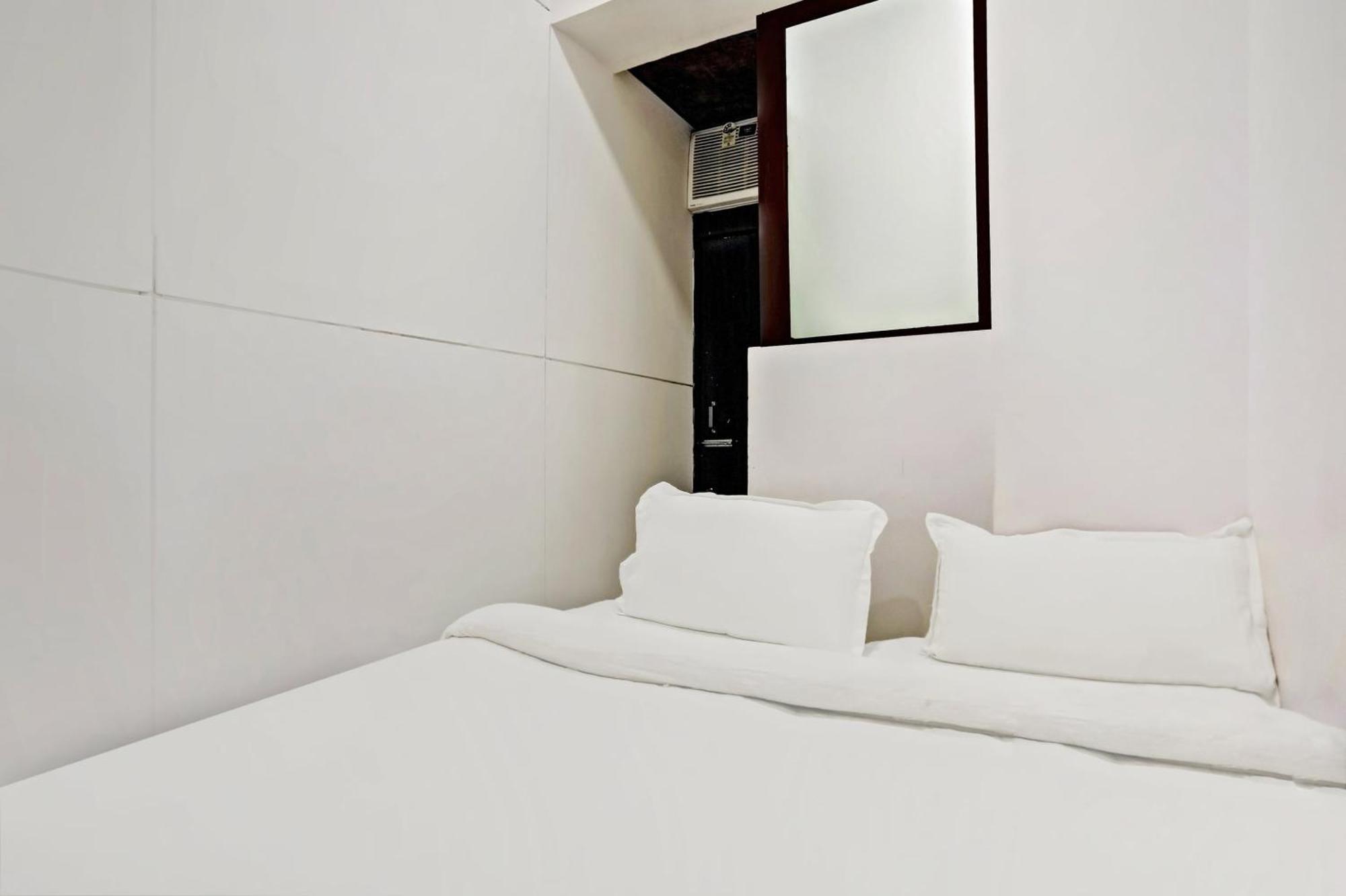 Hotel O North Campus Нью-Дели Экстерьер фото