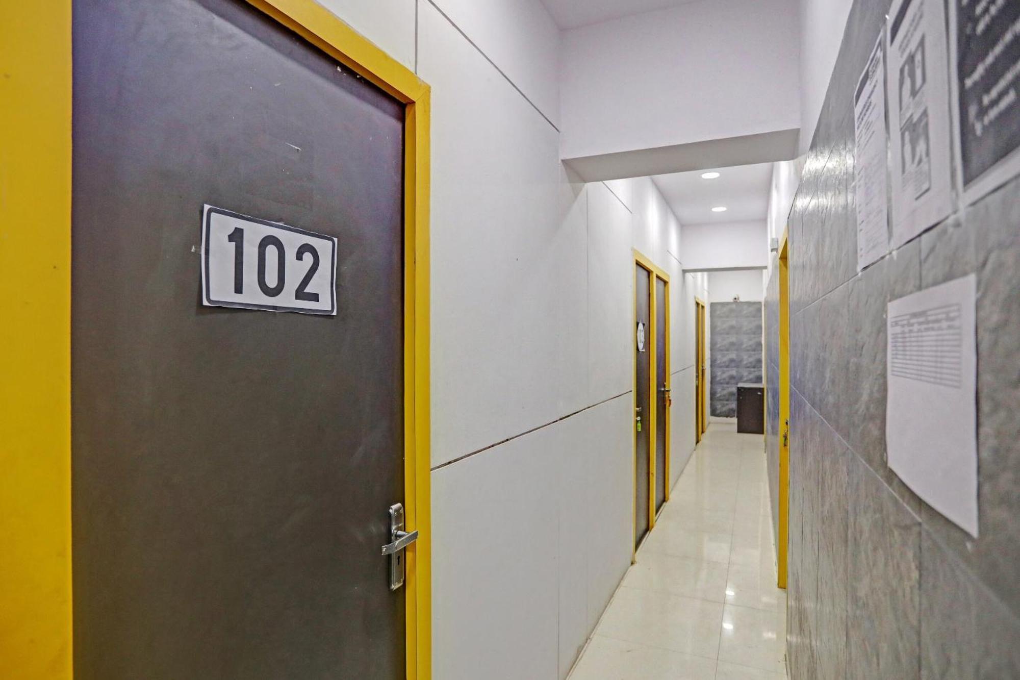 Hotel O North Campus Нью-Дели Экстерьер фото