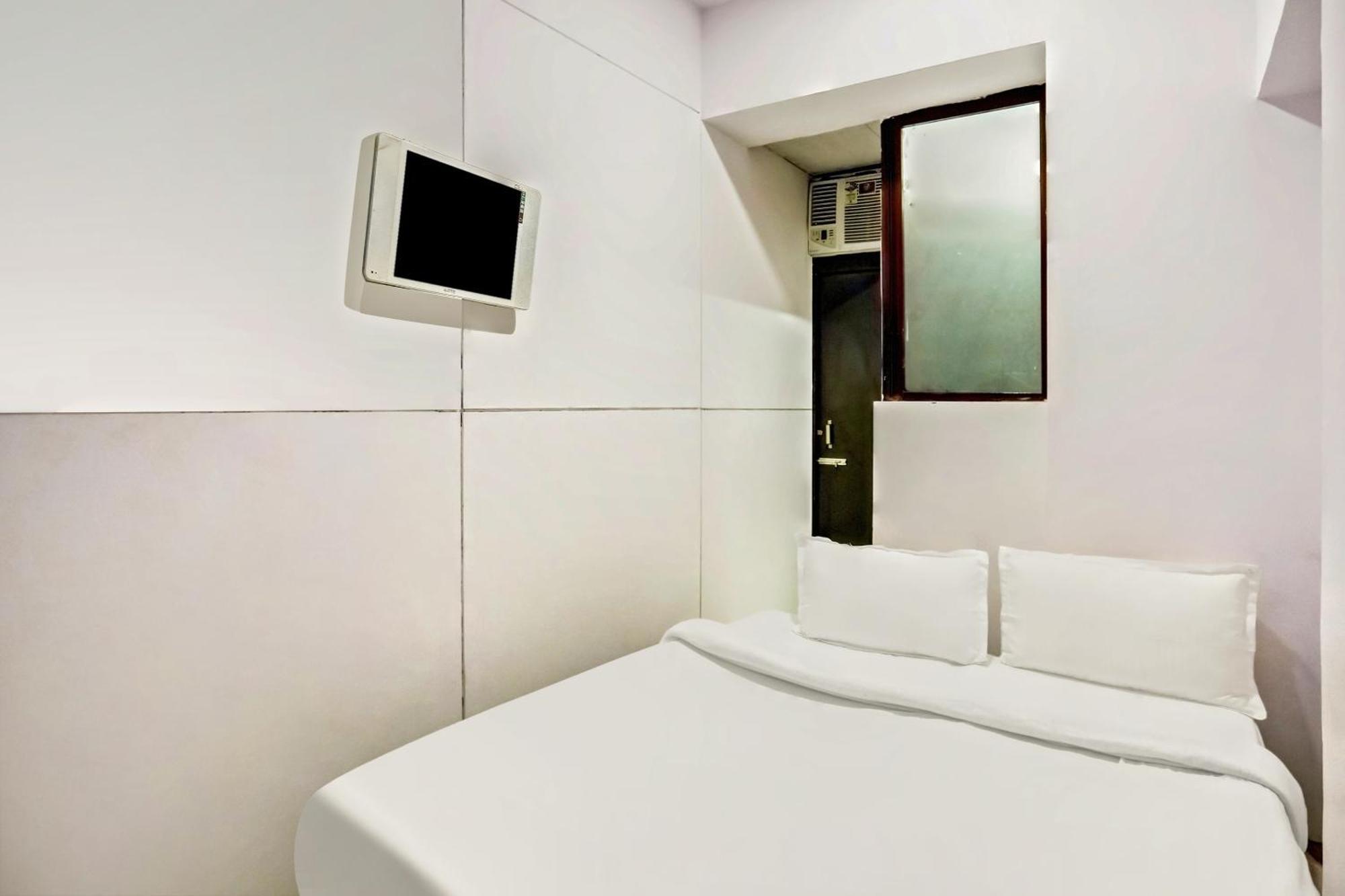 Hotel O North Campus Нью-Дели Экстерьер фото