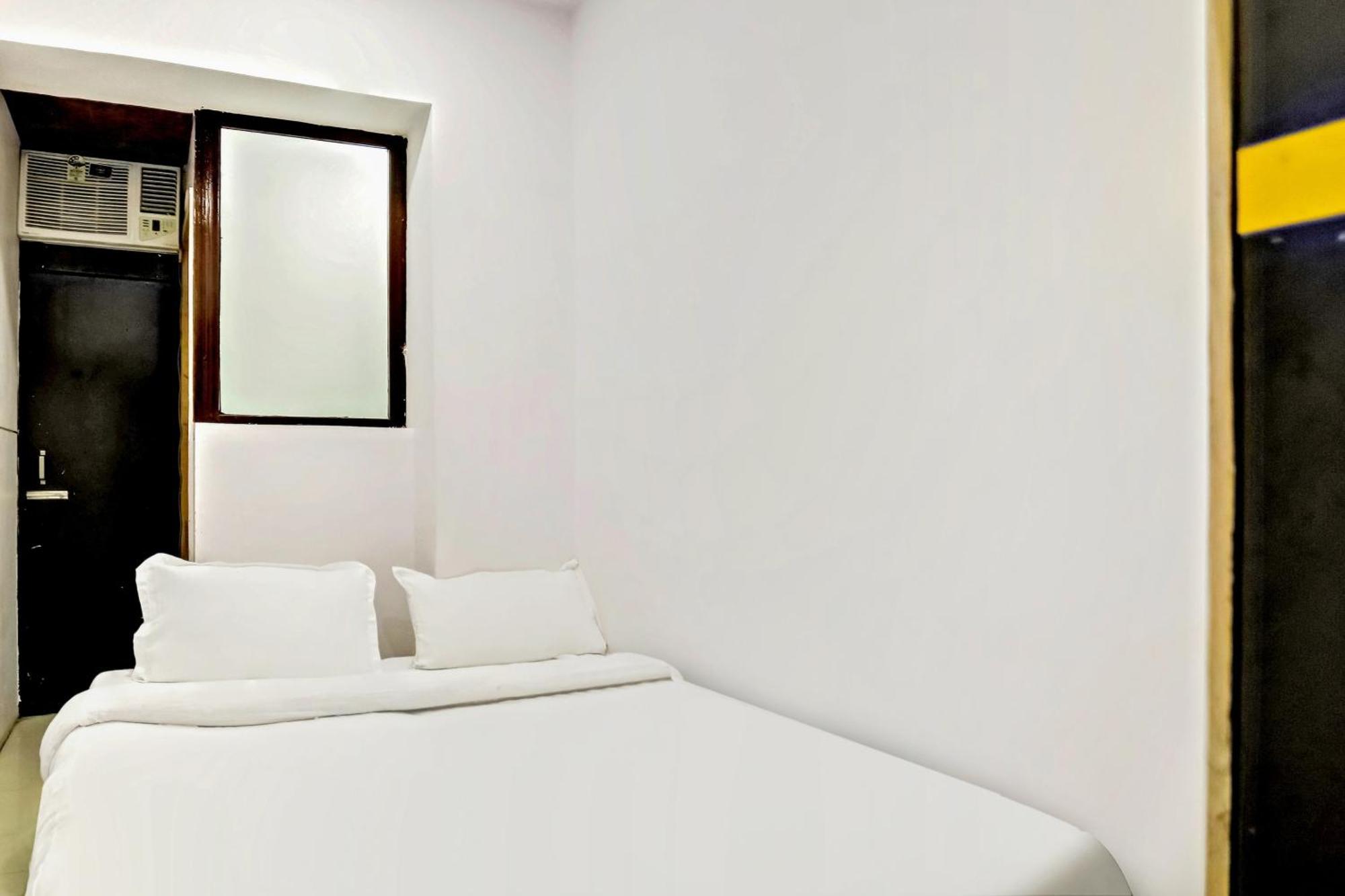 Hotel O North Campus Нью-Дели Экстерьер фото
